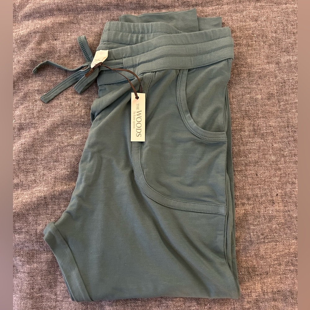 **SOLD**Kate Quinn Skinny Crop Jogger